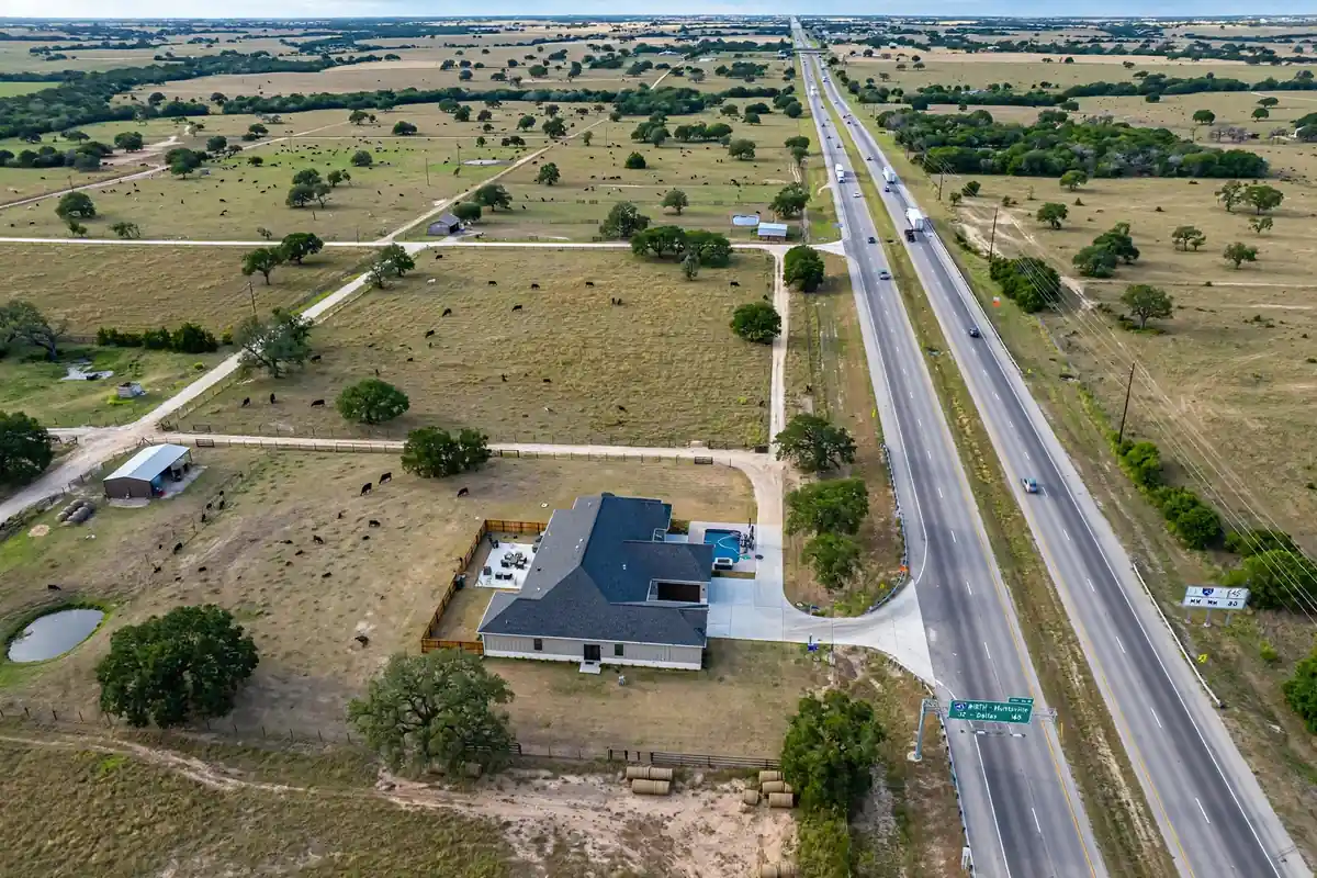 Casa con techo nuevo en Madisonville, TX - Roof Replacement Pros, Huntsville, TX