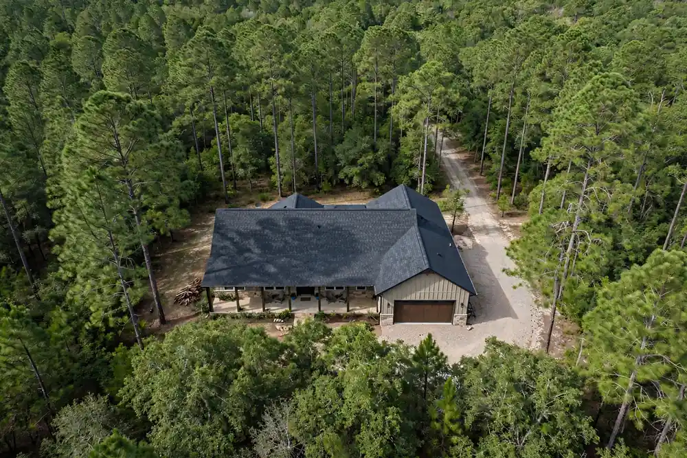 Casa con techo nuevo en New Waverly, TX - Roof Replacement Pros, Huntsville, TX